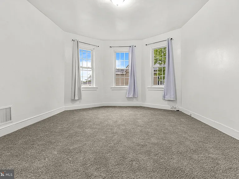 224 E Washington St — Photo 14
