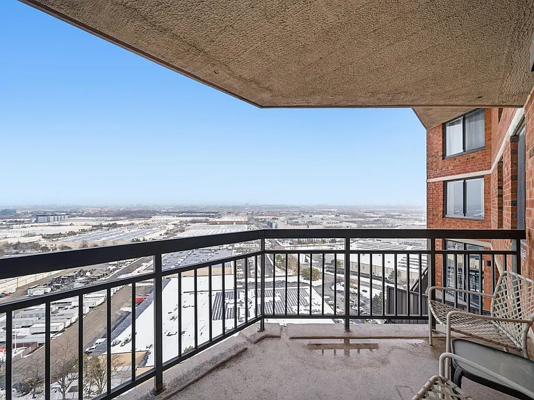 2103 Harmon Cove Tower #2103 — Photo 40