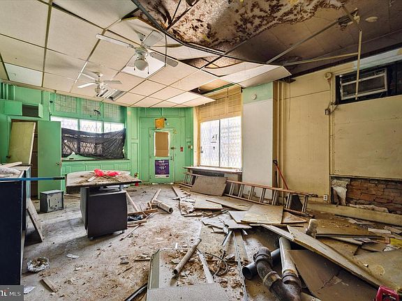 5th image of 300 N 41st St