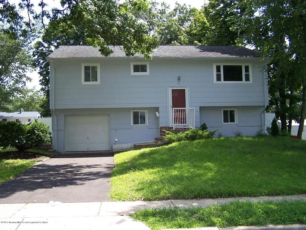 10 Arlington Dr photo 1
