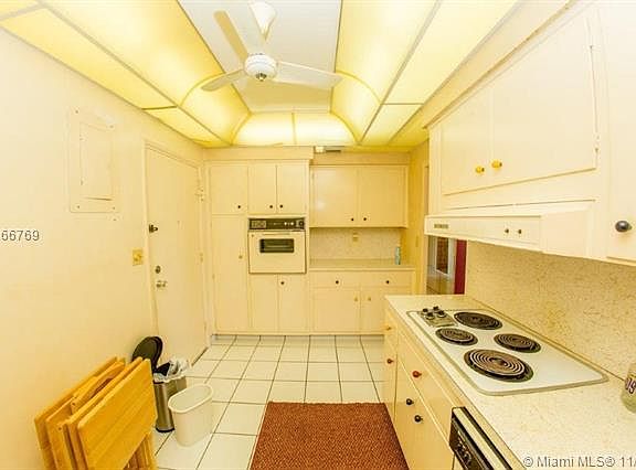 5th image of 3233 NE 34th St APT 1420