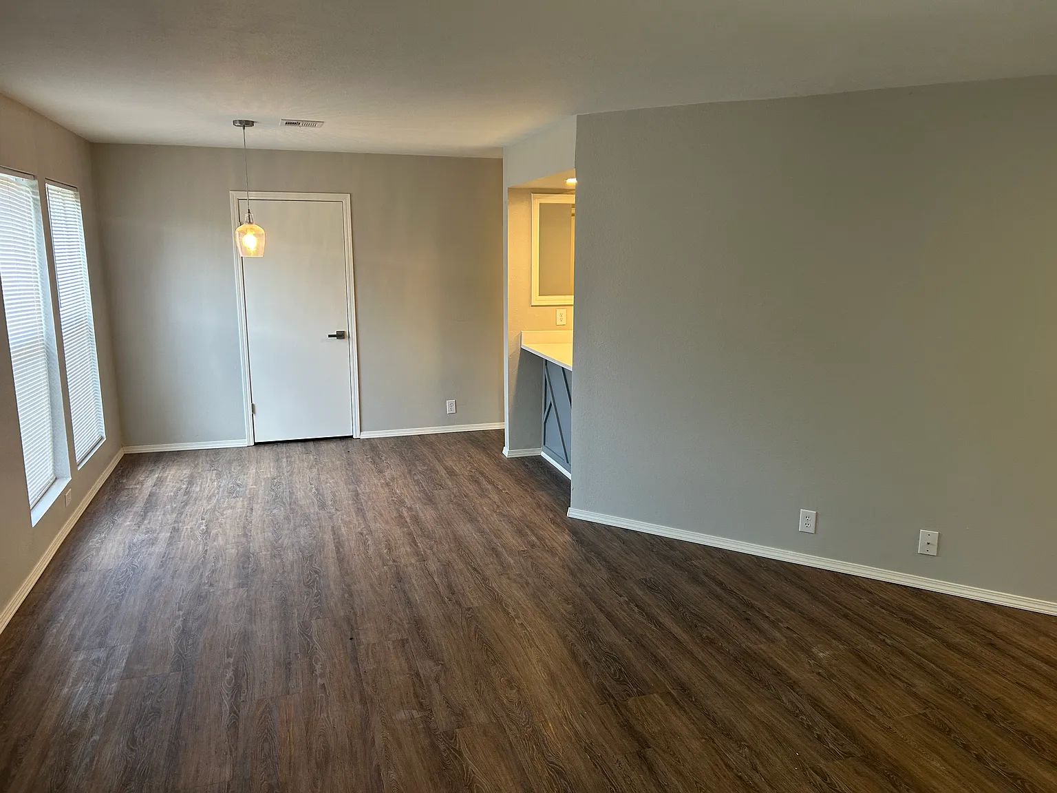 1 bed, 1.5 bath, 1300 sqft, $1,200 — Photo 2