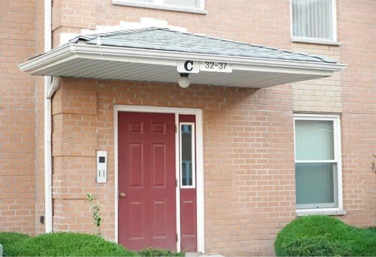 Riverview Gardens — Photo 2