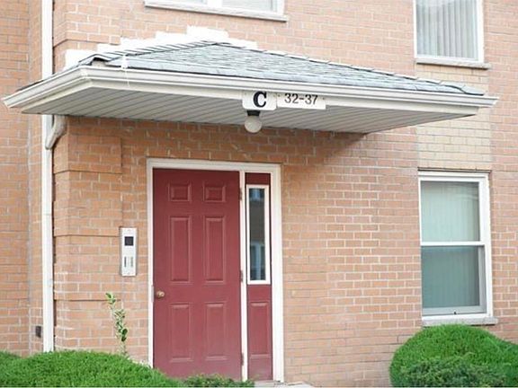 2nd image of 32 Riverview Ct