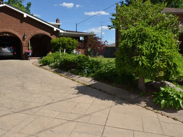15 Brantley Cres, Toronto, ON M3J 1X4