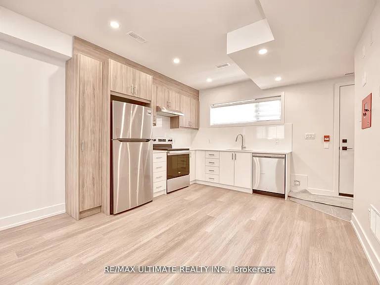 385 McRoberts Ave #LANEWAY — Photo 3