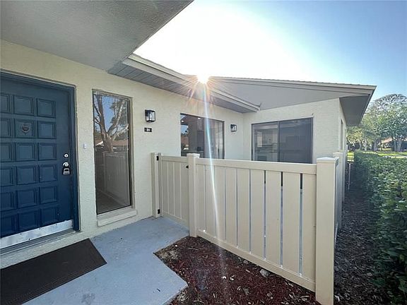 4th image of 20 Evelyn Ct