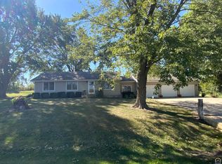 639 SW 93rd St, Wakarusa, KS 66546