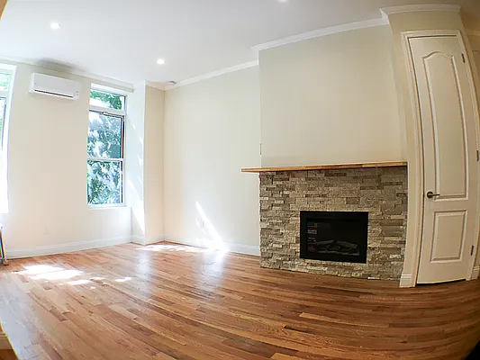 Rented by Francine Realty | media 6