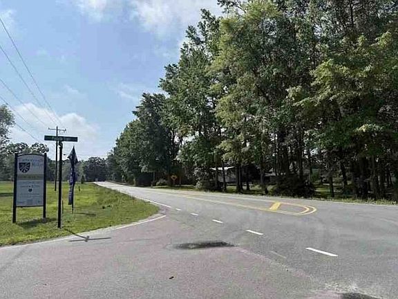Exterior Neighborhood (street photo)