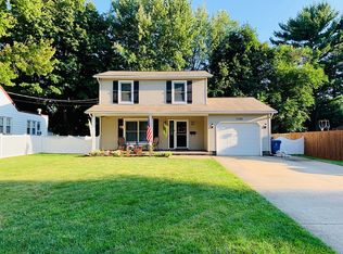7728 Primrose Dr, Mentor On The Lake, OH 44060