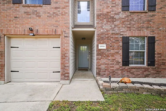 4 bed, 2.5 bath, 2395 sqft, $2,250 — Photo 4
