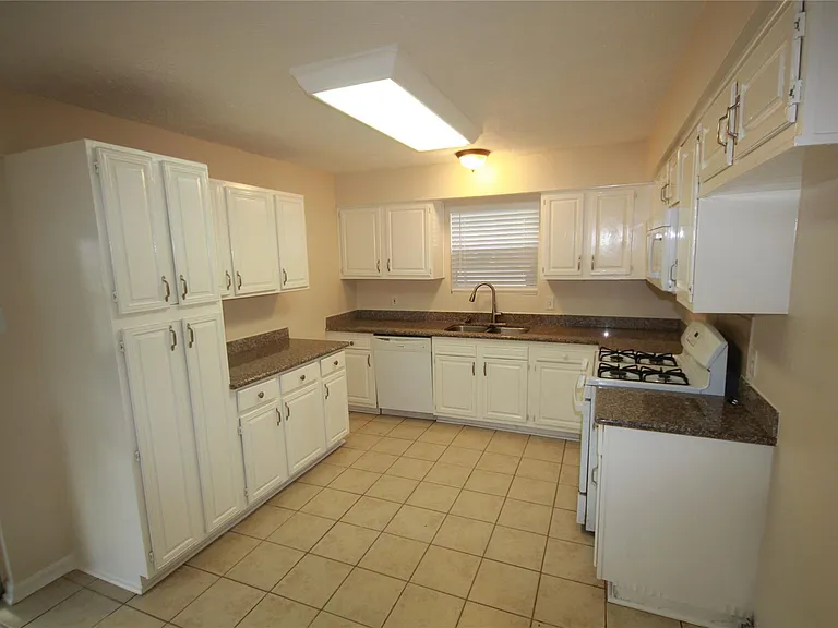 5302 Town Park Blvd — Photo 31