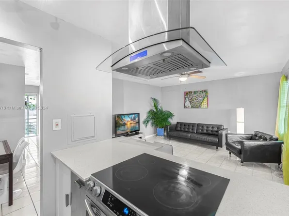 16801 NE 13th Ave APT 310, North Miami Beach, FL 33162