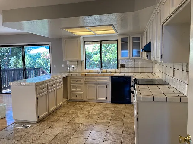 506 Skyline Dr — Photo 7