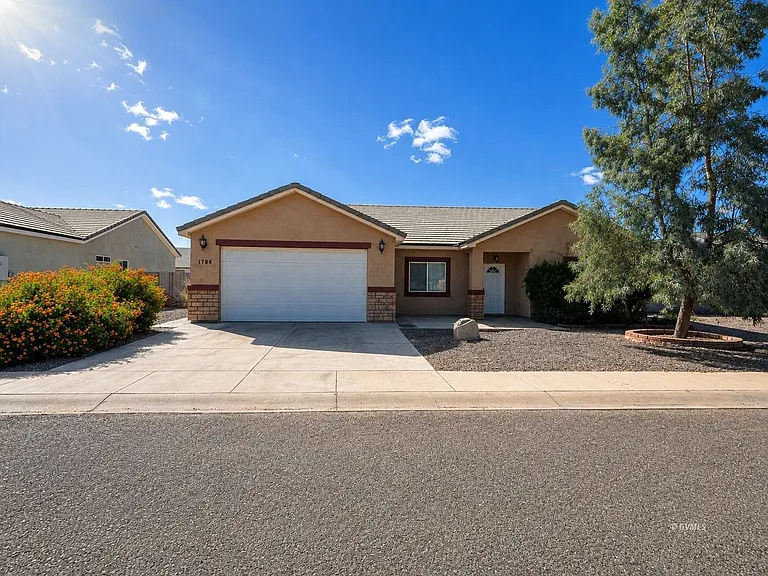 1784 N Eloisa Ln — Photo 1