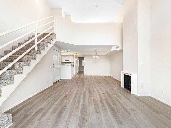 2nd image of 11570 Moorpark St APT 4