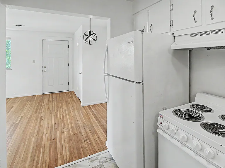 333 N Ellis St #E — Photo 6