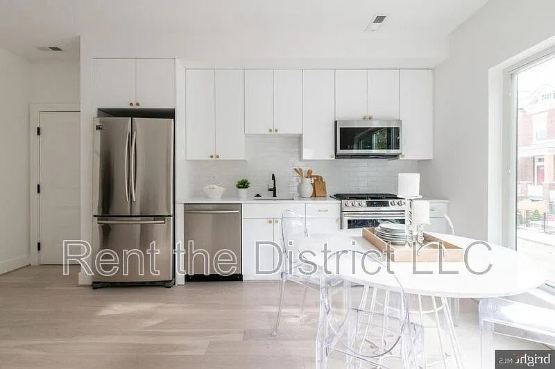 2 bed, 2.0 bath, 782 sqft, $2,700 — Photo 3