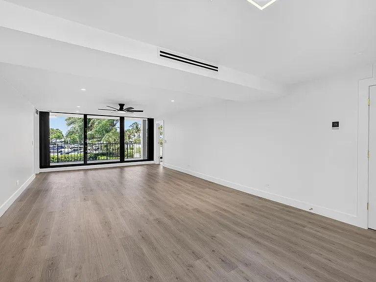 136 Lakeshore Dr — Photo 12