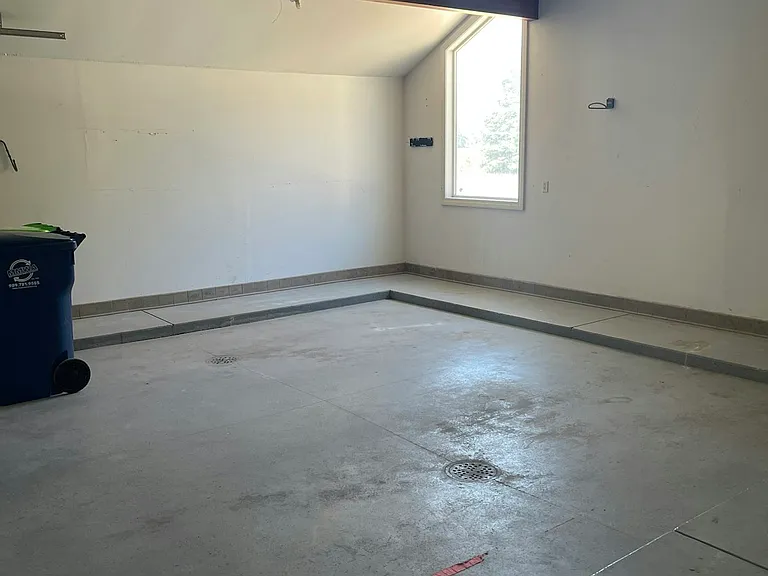 4390 N River Rd — Photo 20