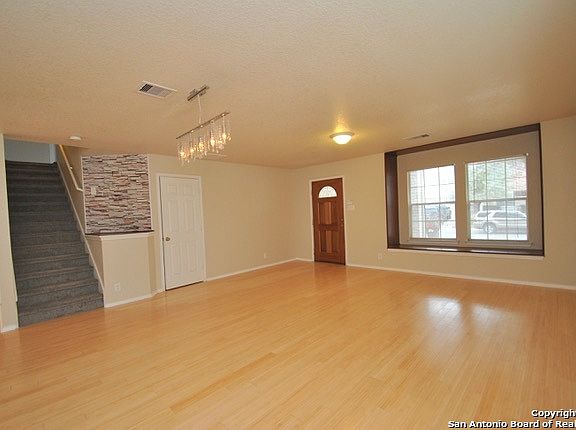 3rd image of 7527 Cortland Oak