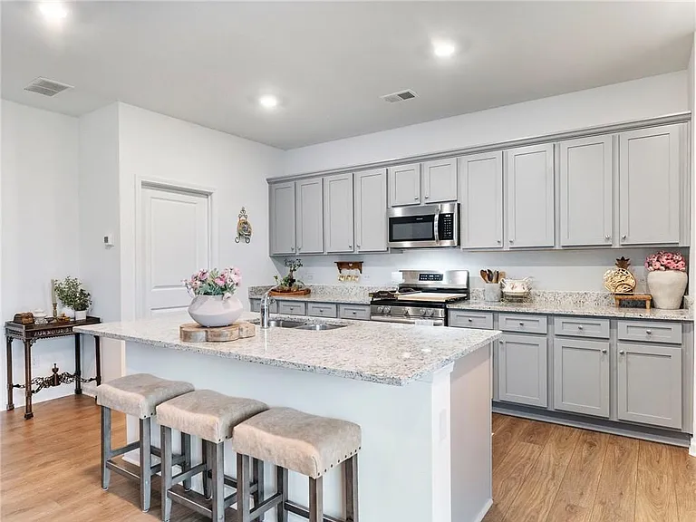 680 Groover St — Photo 11
