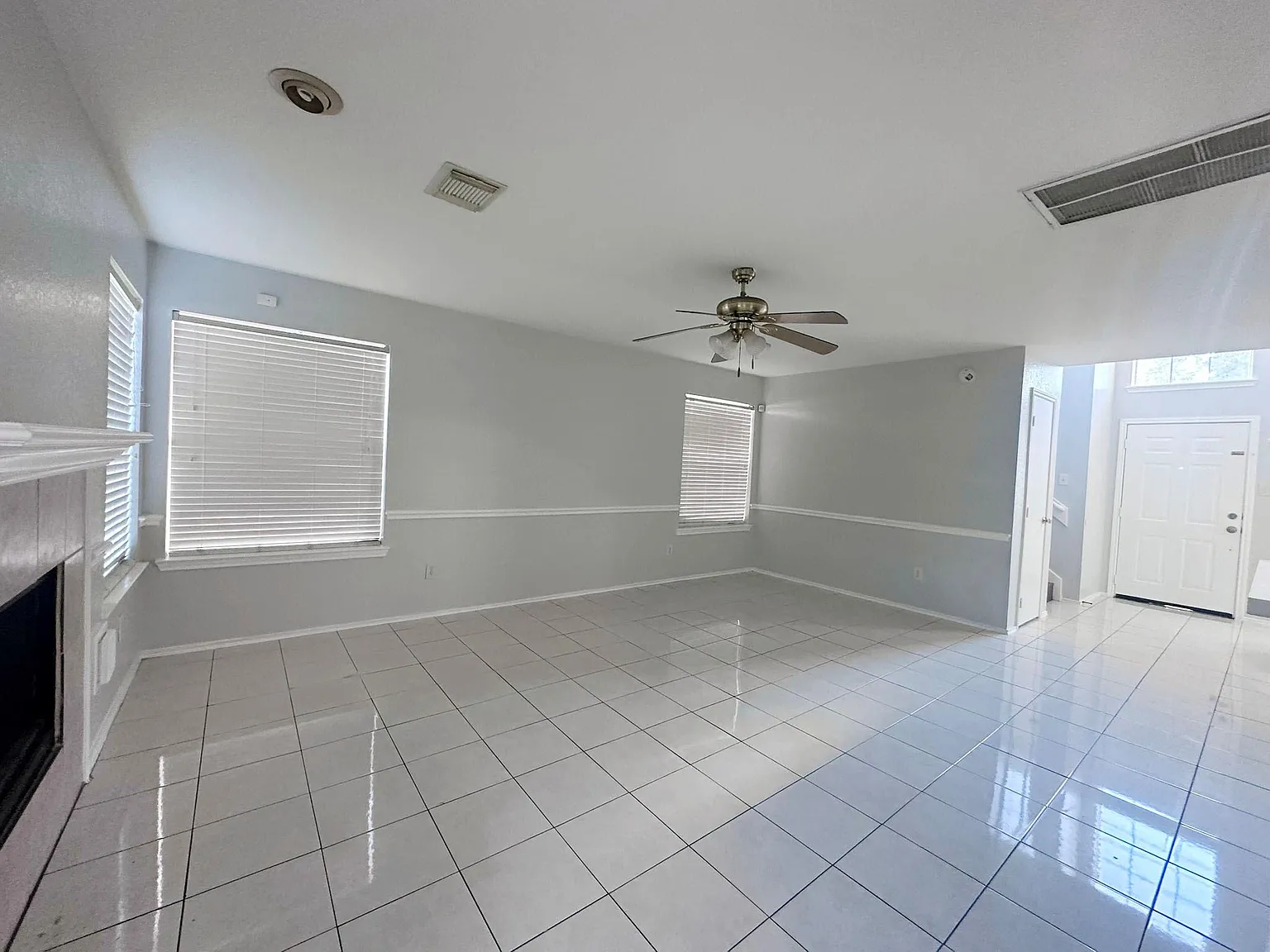 3 bed, 2.5 bath, 1881 sqft, $2,100 — Photo 2