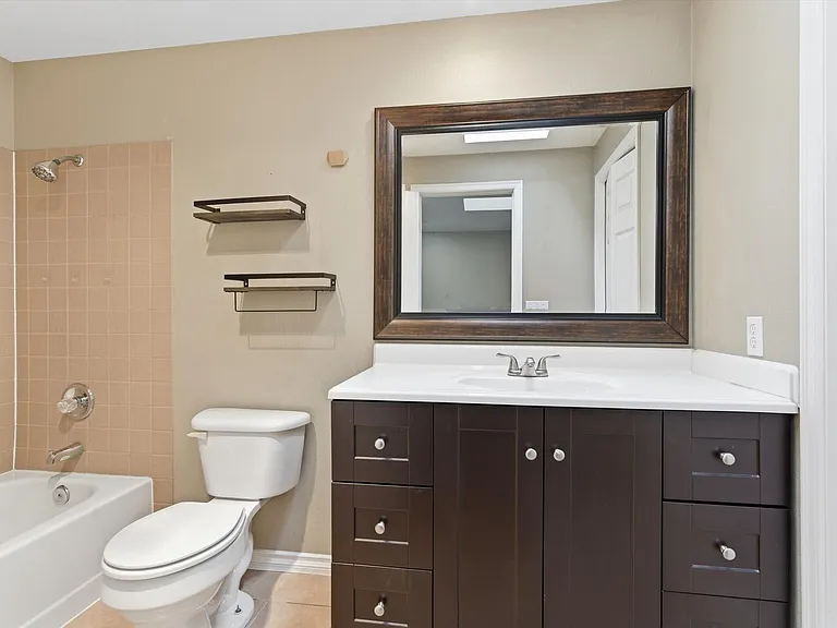 2227 SE 8th Pl — Photo 16