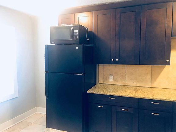 2nd image of 4326 Roanoke Pkwy APT 202