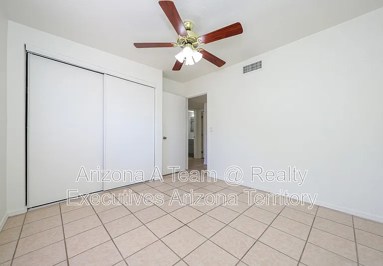 9530 E 42nd St — Photo 12