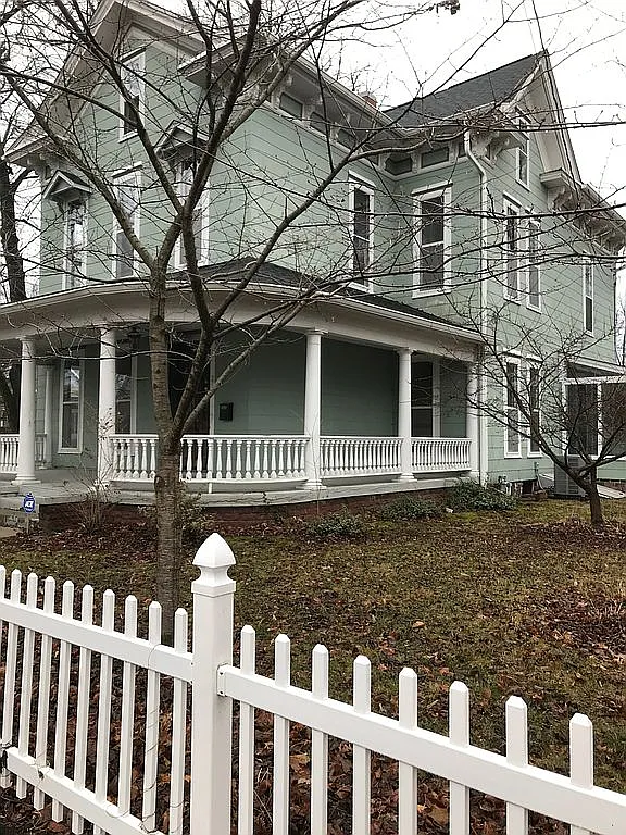 257 S 5th St photo 1