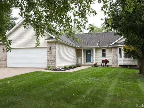7152 Saratoga Dr, Flint, MI 48532