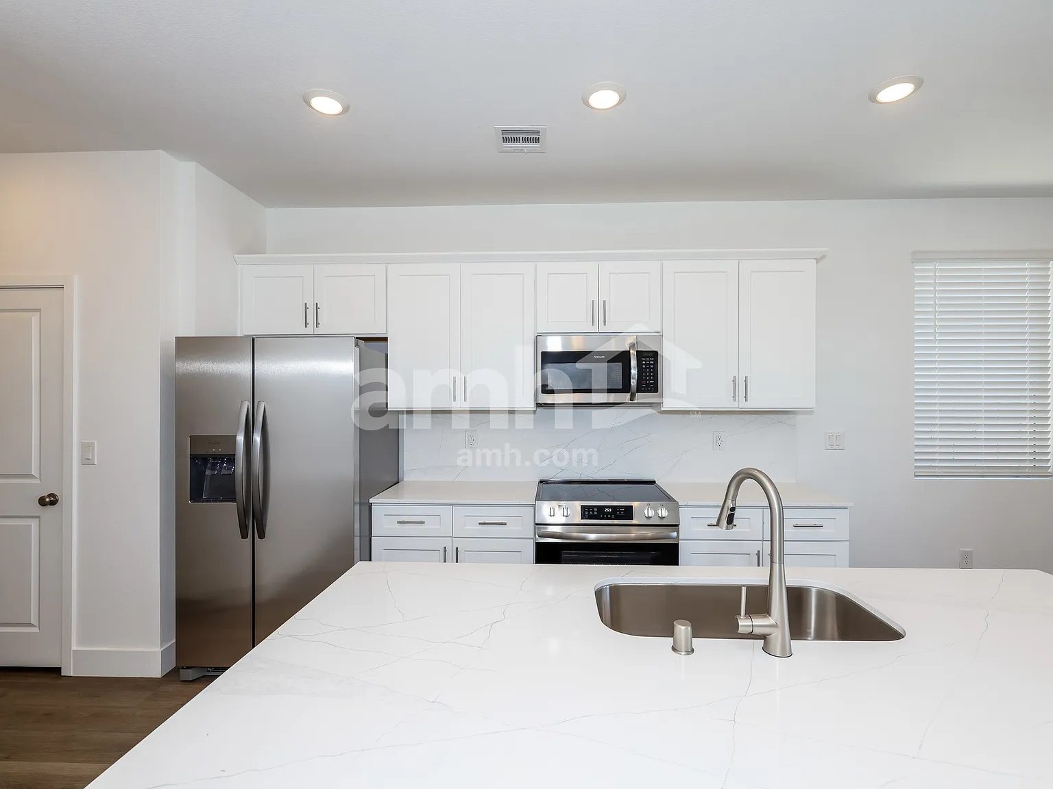 3 bed, 2.5 bath, 1837 sqft, $2,395 — Photo 3
