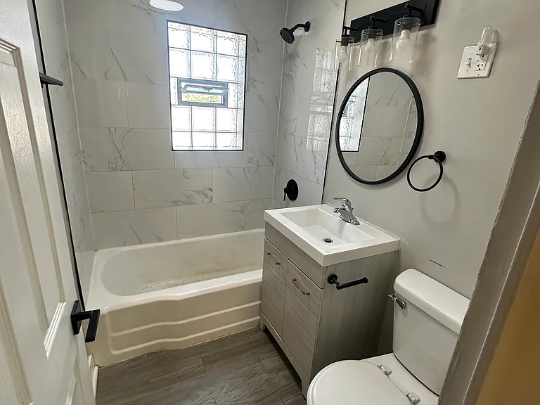 2719 E 165th St #1 — Photo 5