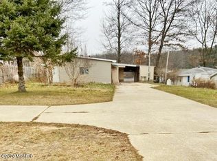 5134 E Loop Rd, Hesperia, MI 49421