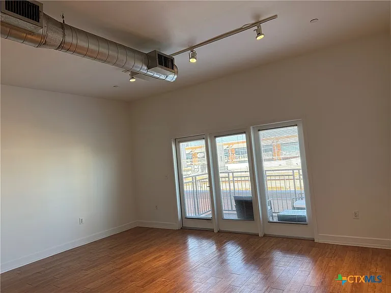 1401 S Flores St #305 — Photo 14