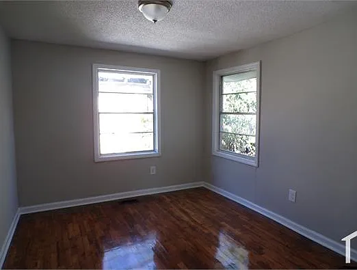 5 bed, 1375 sqft, $1,300 — Photo 4