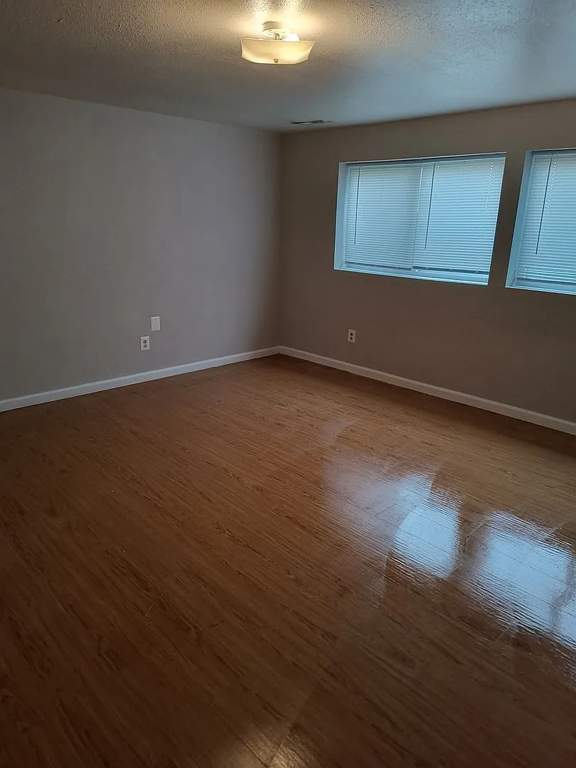 724 N. Maple — Photo 3