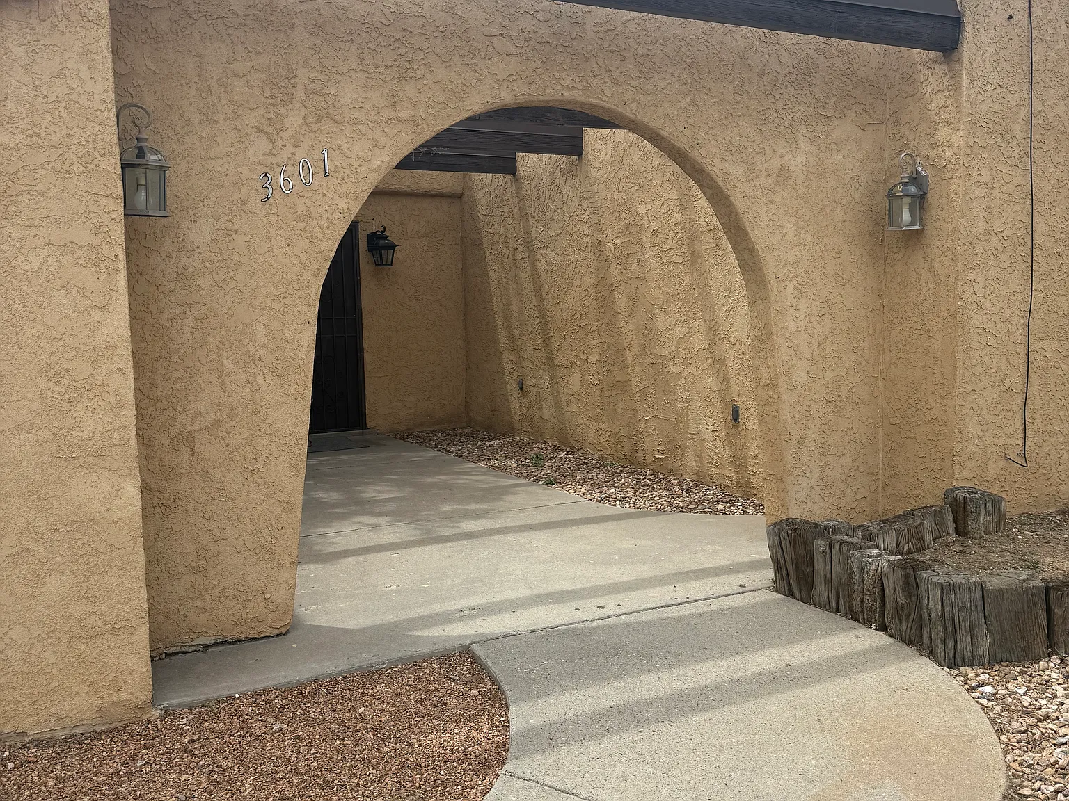 3 bed, 1904 sqft, $2,500 — Photo 2