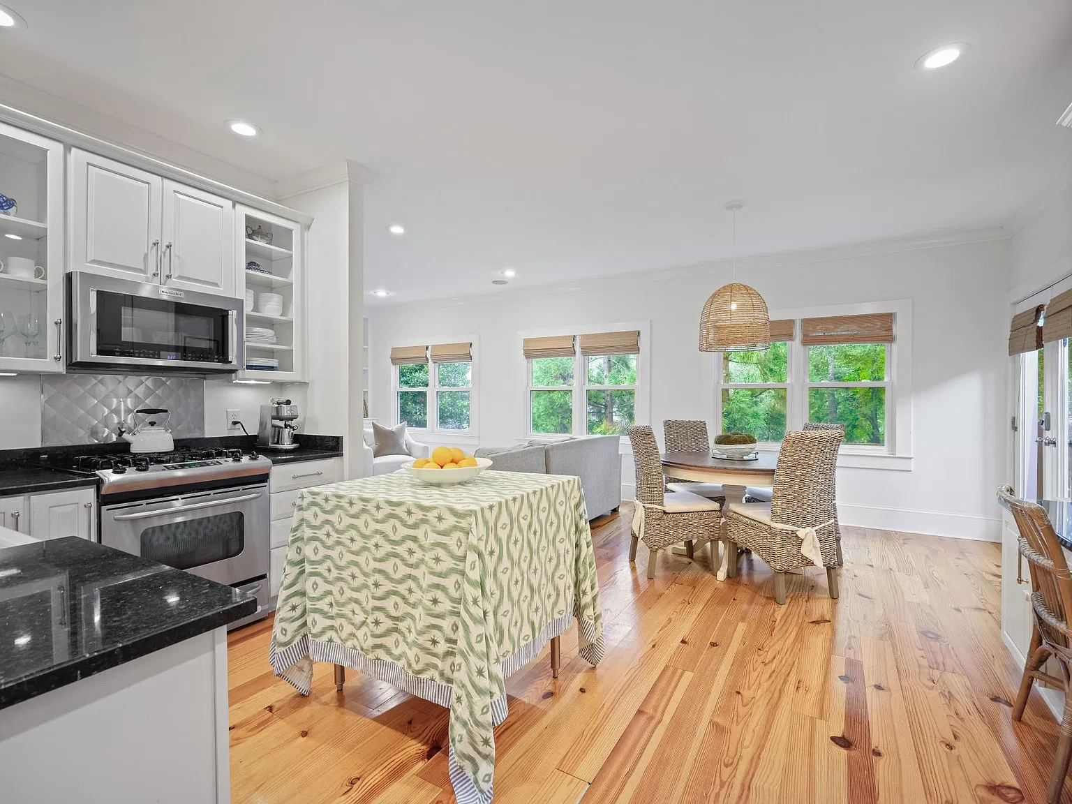 2 bed, 1330 sqft, $4,000 — Photo 4