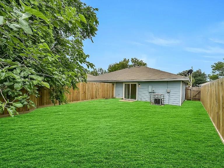 11012 Crenchrus Ct — Photo 2