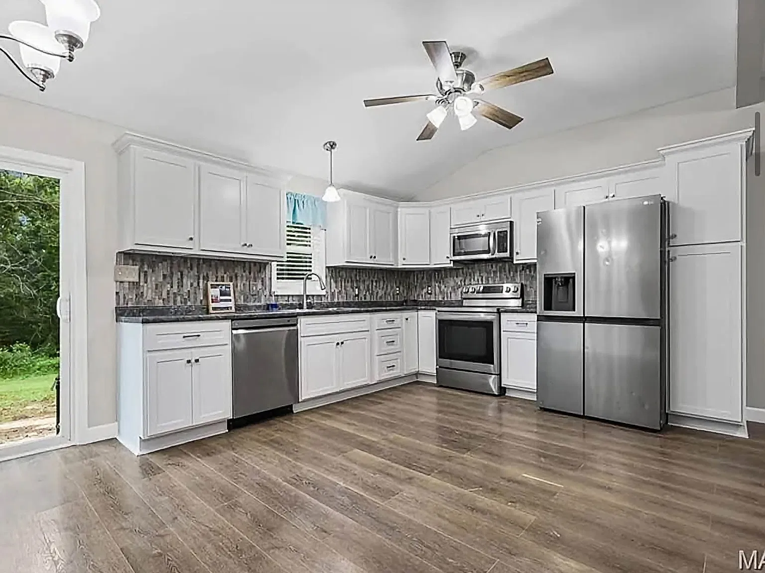 3 bed, 969 sqft, $1,500 — Photo 4