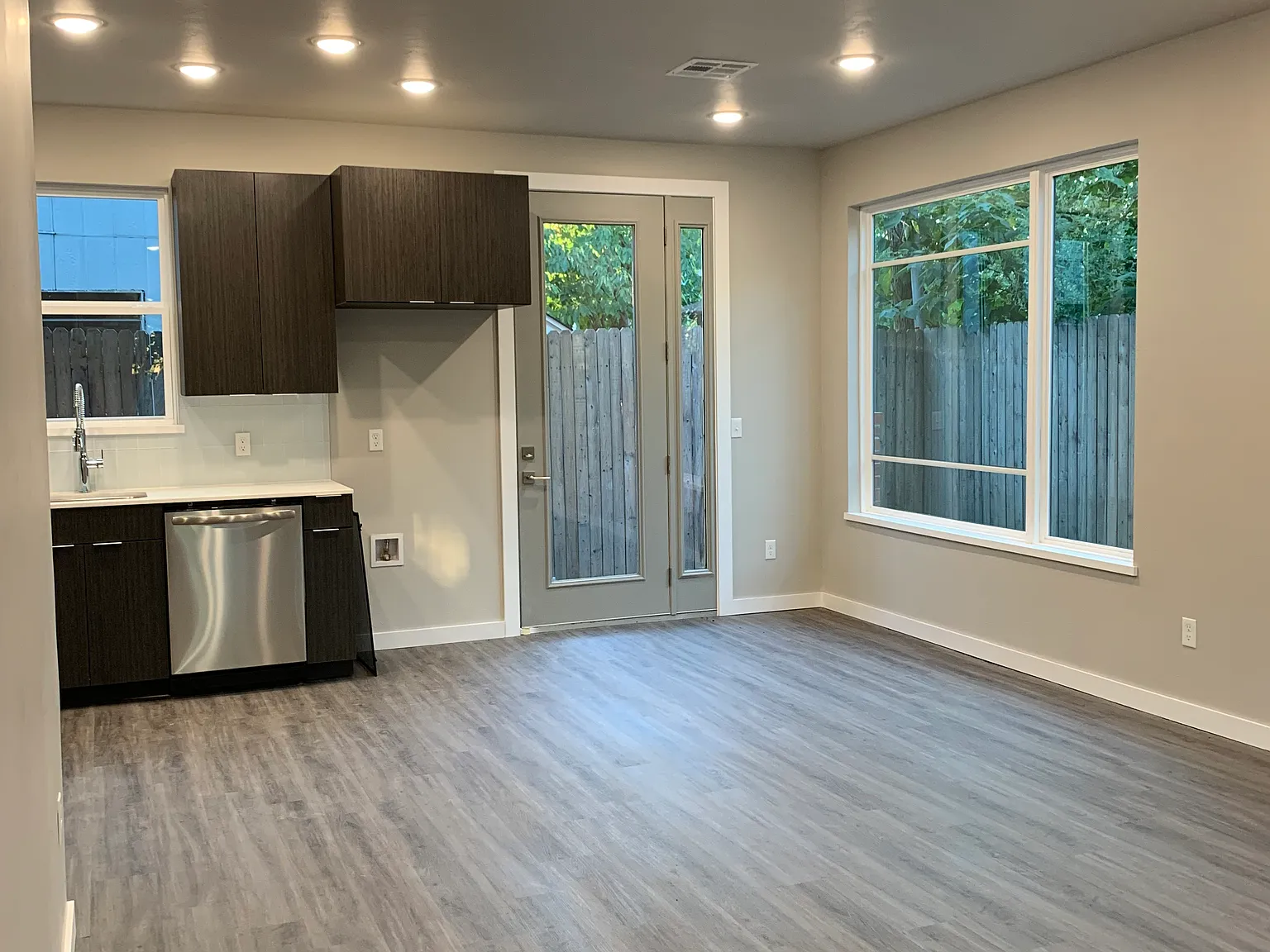 3 bed, 1.5 bath, 1435 sqft, $1,700 — Photo 2