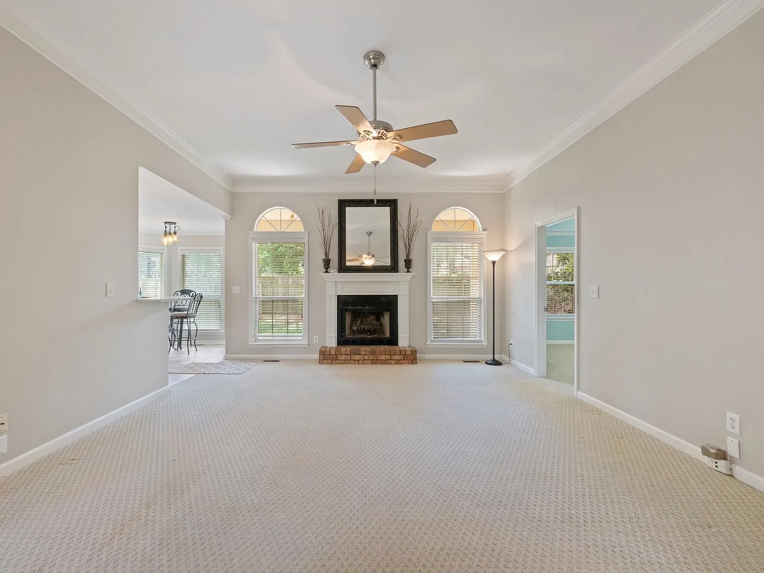 3 bed, 2.0 bath, 1850 sqft, $2,585 — Photo 3