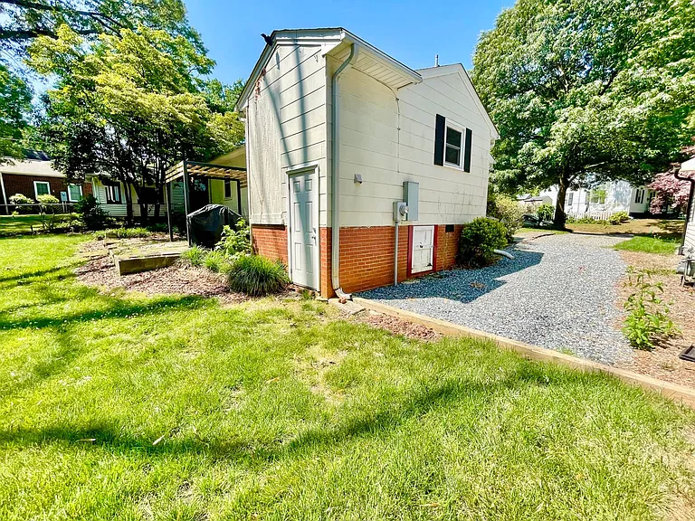2306 Dellwood Dr — Photo 6
