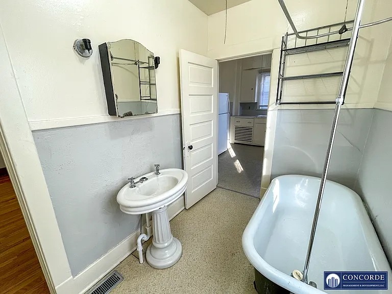 1129 Plum St — Photo 11