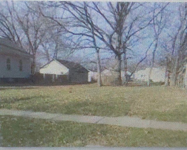 1st image of 811 W Thrush Ave