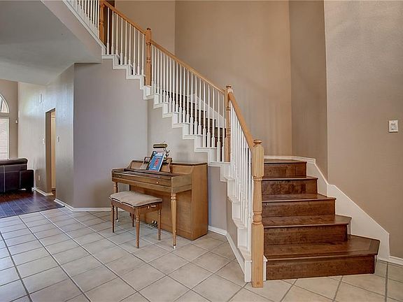 3rd image of 114 Peregrine Dr