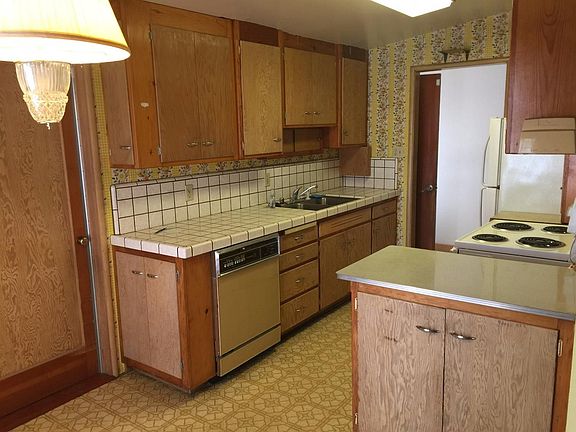 3rd image of 1326 Duke Dr
